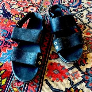 20% OFF BUNDLES! Excellent Condition! Sorel Leather Sandala. Women’s 11. Black.